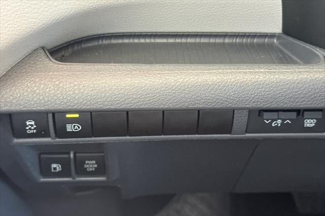 2024 Toyota Sienna XLE 8 Passenger
