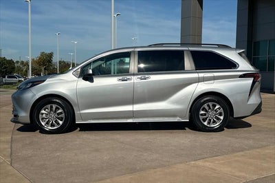2024 Toyota Sienna XLE 8 Passenger