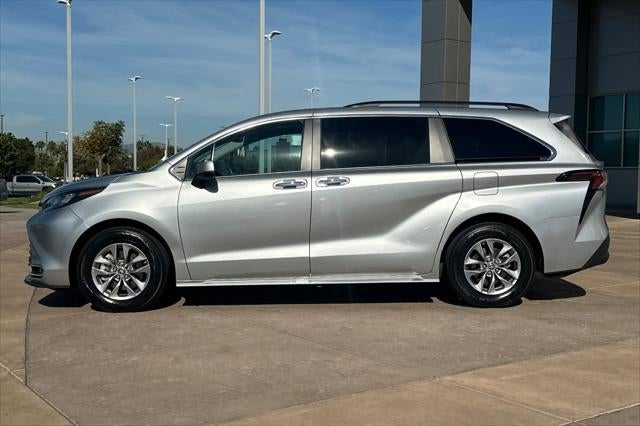 2024 Toyota Sienna XLE 8 Passenger