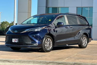 2023 Toyota Sienna XLE 8 Passenger