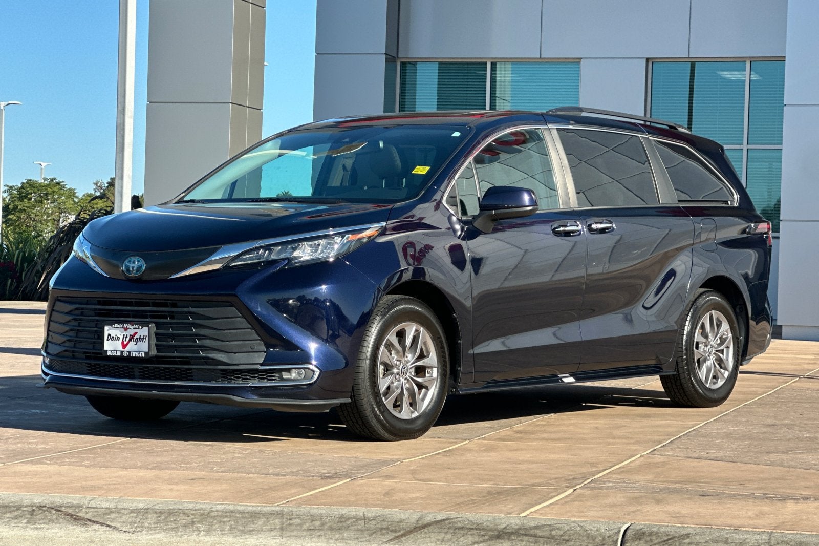 2023 Toyota Sienna XLE 8 Passenger