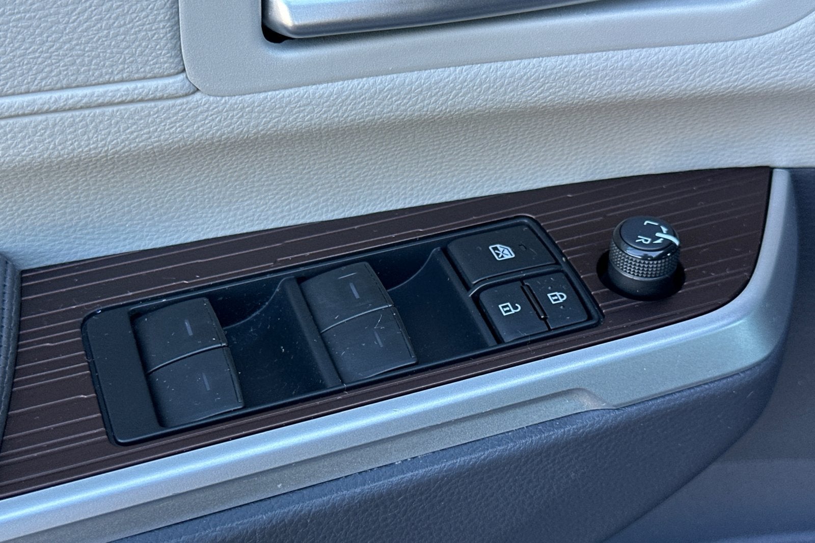 2023 Toyota Sienna XLE 8 Passenger