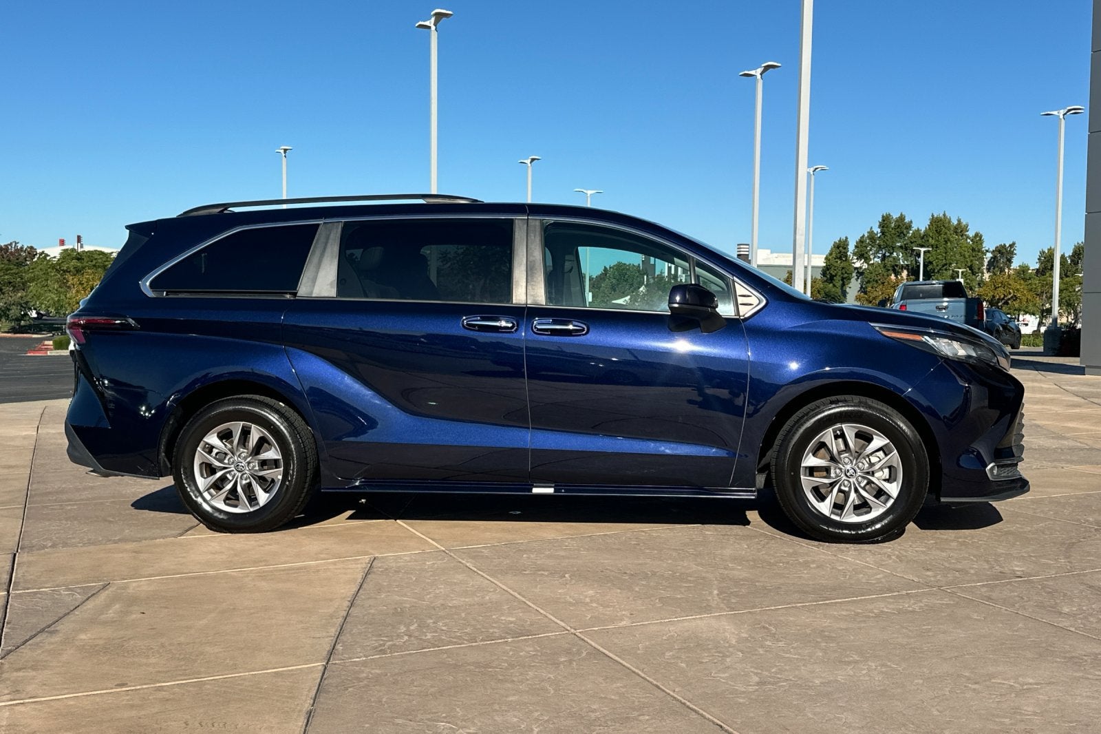 2023 Toyota Sienna XLE 8 Passenger