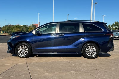 2023 Toyota Sienna XLE 8 Passenger