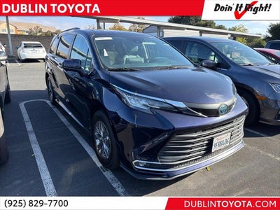 2023 Toyota Sienna XLE 8 Passenger