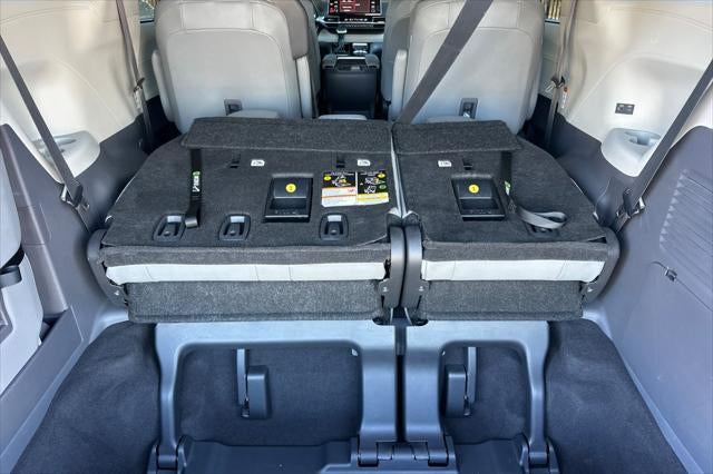 2023 Toyota Sienna XLE 8 Passenger