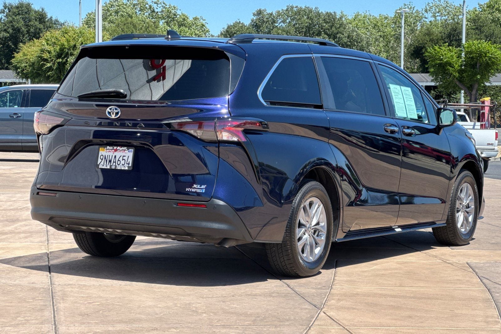 2023 Toyota Sienna XLE 8 Passenger