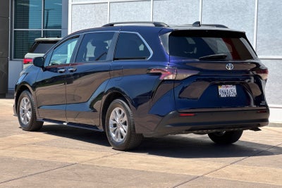 2023 Toyota Sienna XLE 8 Passenger