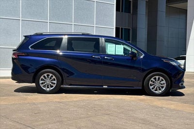 2023 Toyota Sienna XLE 8 Passenger