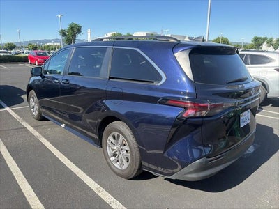 2023 Toyota Sienna XLE 8 Passenger