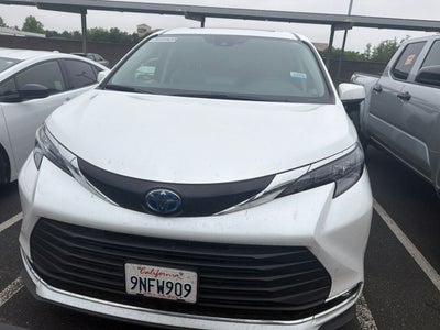2024 Toyota Sienna XLE 8 Passenger