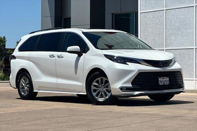 2024 Toyota Sienna XLE 8 Passenger