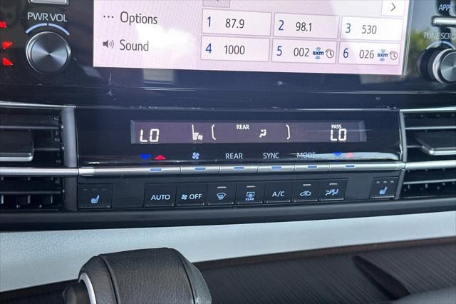 2024 Toyota Sienna XLE 8 Passenger