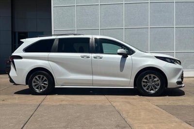 2024 Toyota Sienna XLE 8 Passenger
