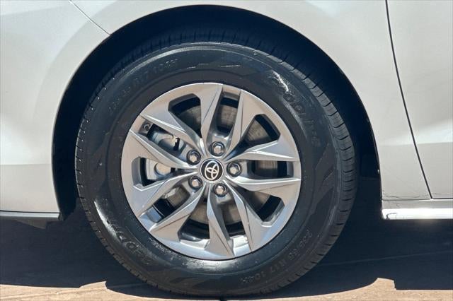 2024 Toyota Sienna XLE 8 Passenger