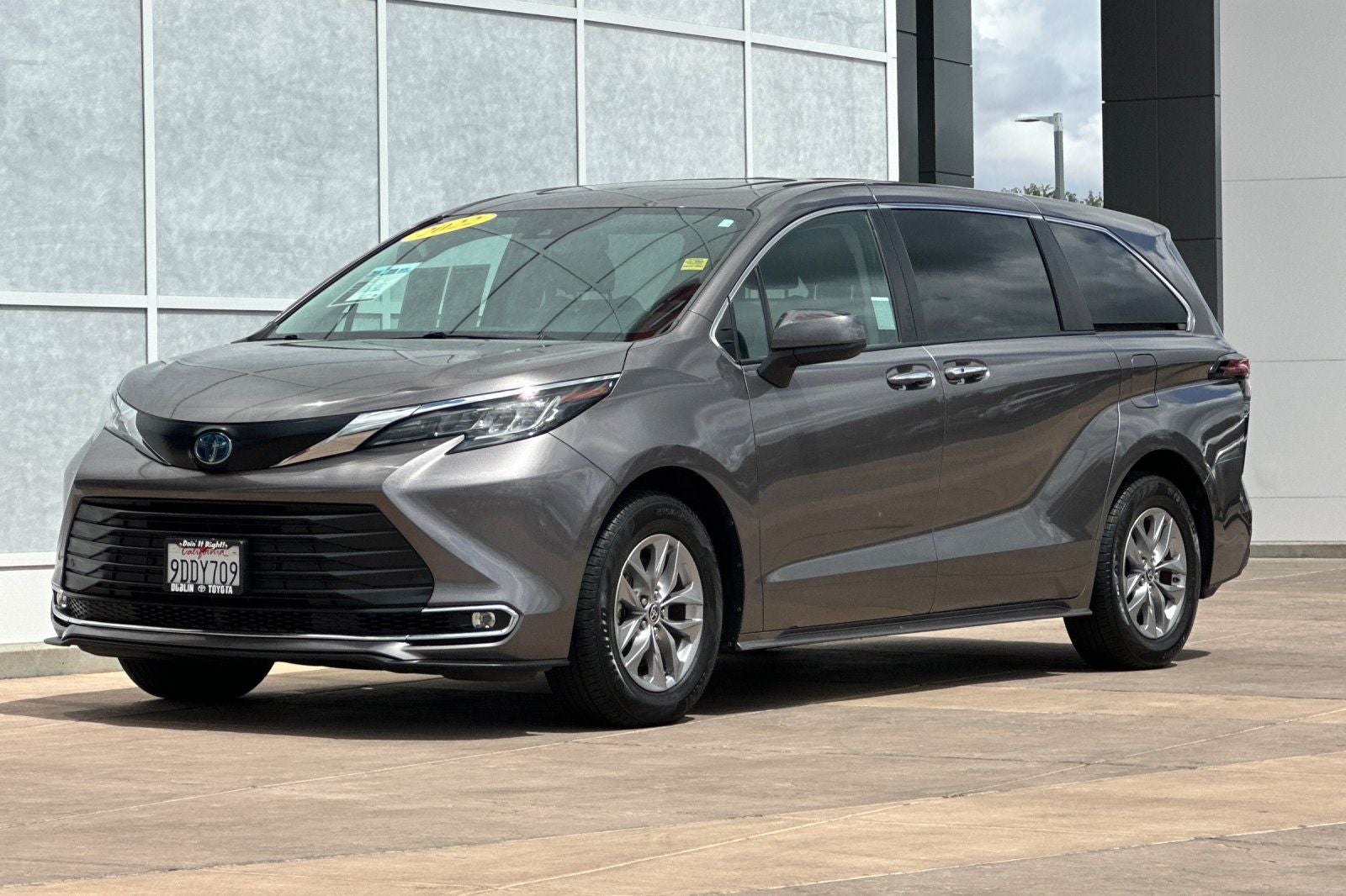 2022 Toyota Sienna XLE 8 Passenger