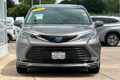 2022 Toyota Sienna XLE 8 Passenger