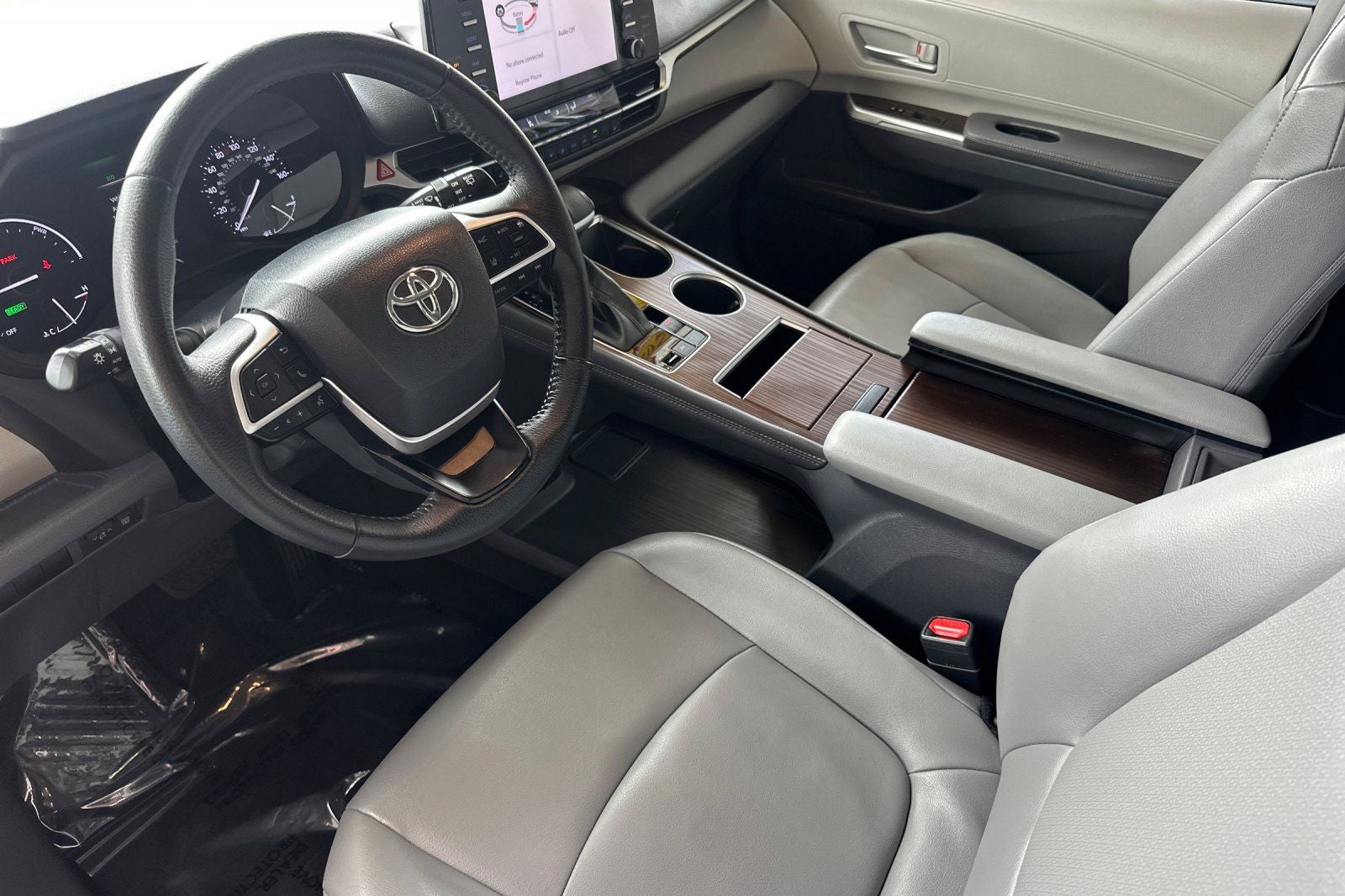 2022 Toyota Sienna XLE 8 Passenger