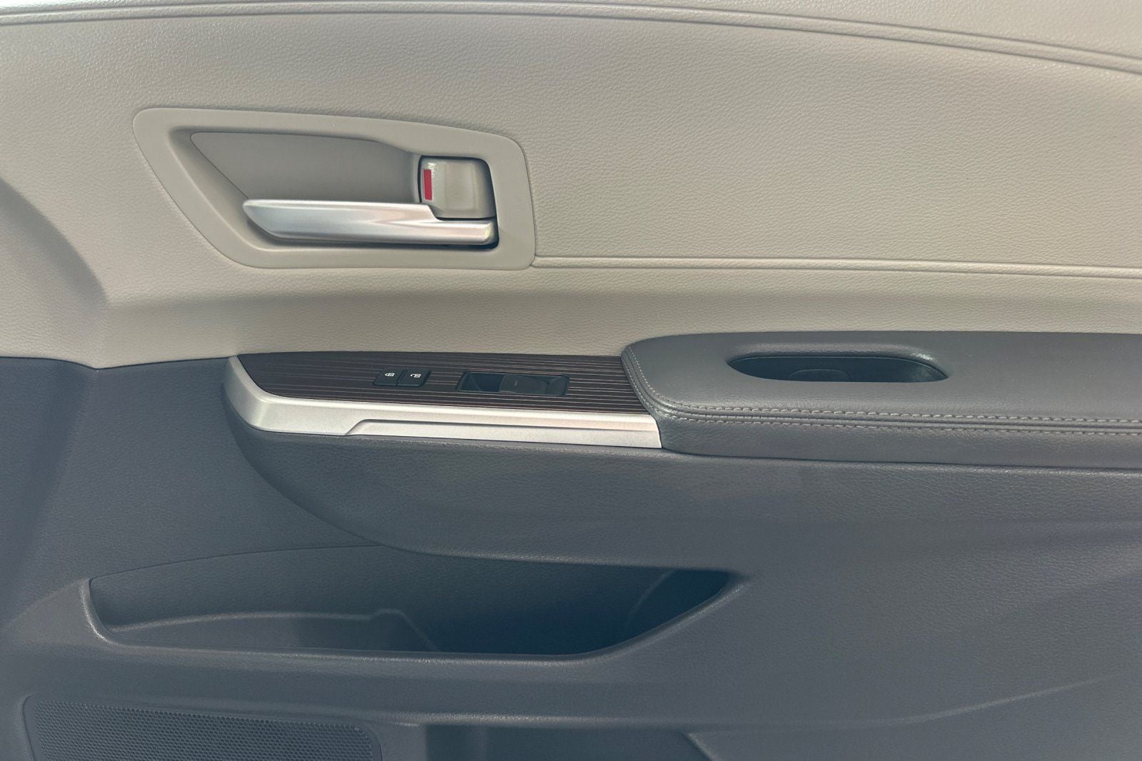 2022 Toyota Sienna XLE 8 Passenger