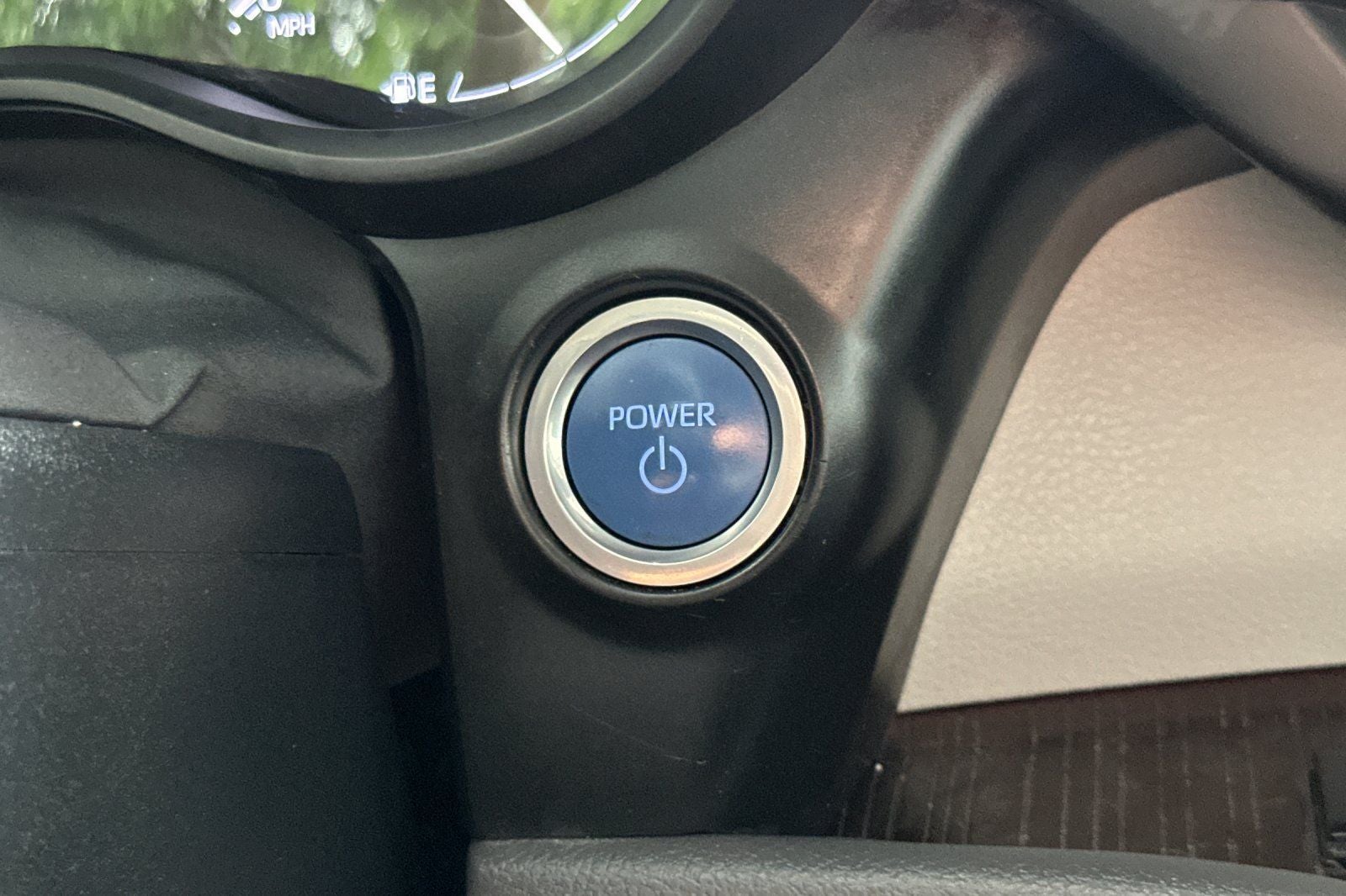 2022 Toyota Sienna XLE 8 Passenger