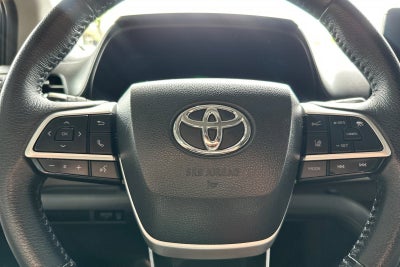 2022 Toyota Sienna XLE 8 Passenger