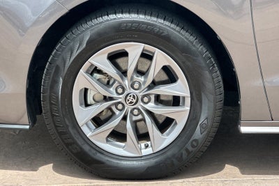 2022 Toyota Sienna XLE 8 Passenger