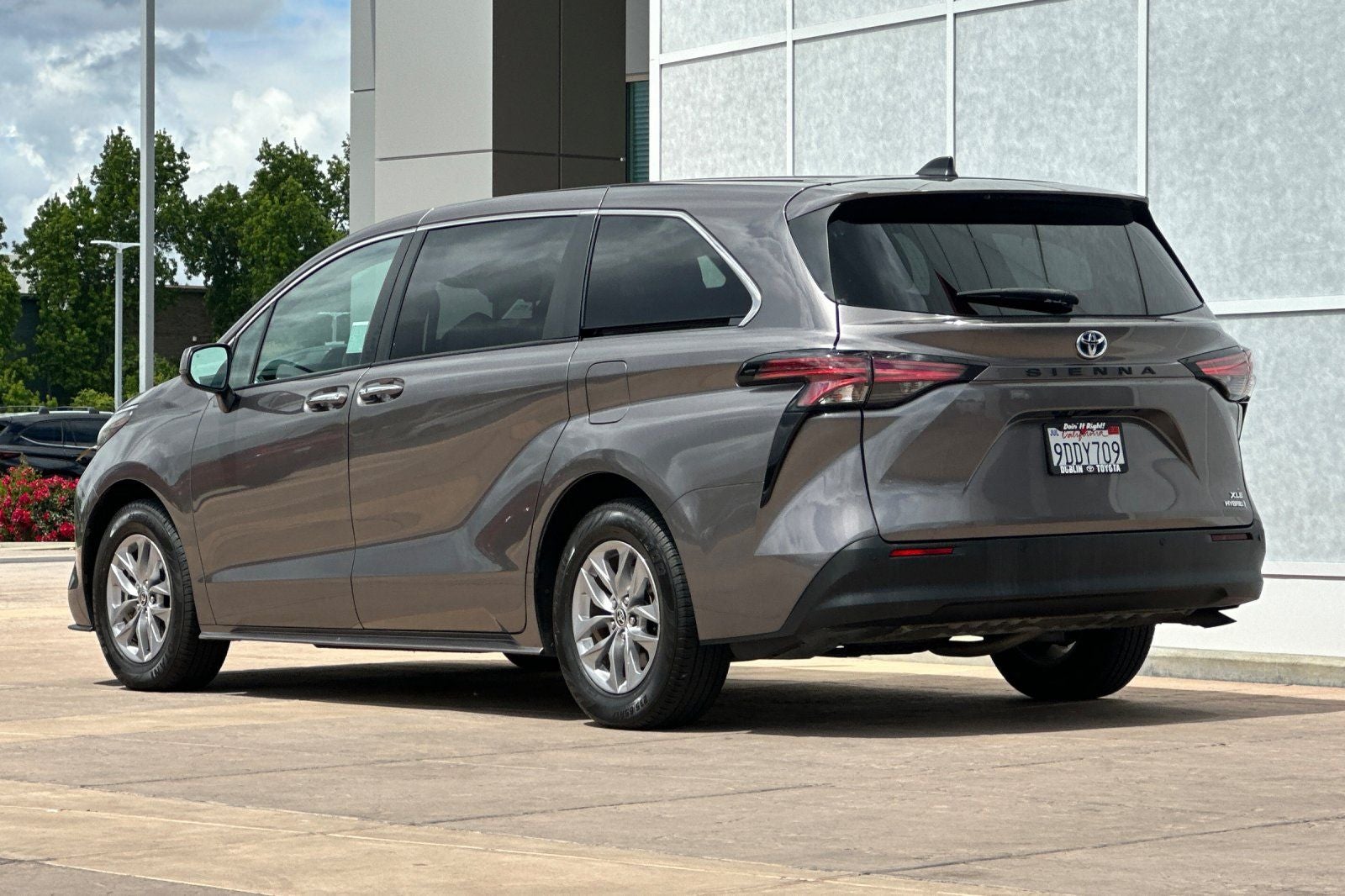 2022 Toyota Sienna XLE 8 Passenger