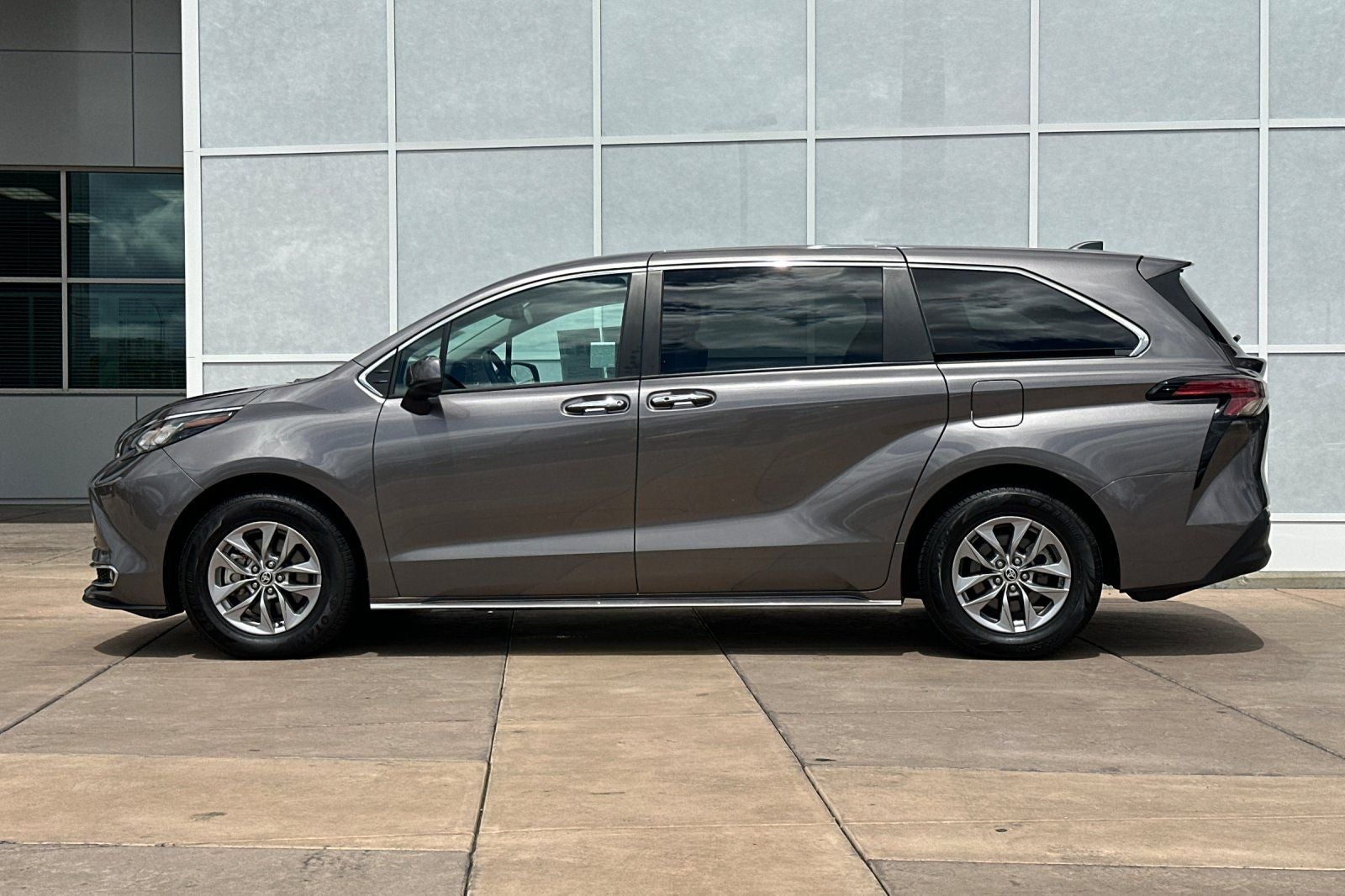 2022 Toyota Sienna XLE 8 Passenger