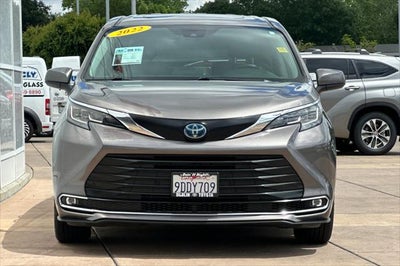 2022 Toyota Sienna XLE 8 Passenger