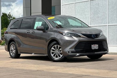 2022 Toyota Sienna XLE 8 Passenger