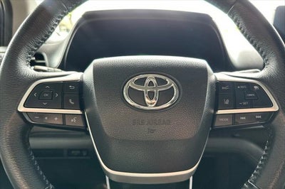 2022 Toyota Sienna XLE 8 Passenger