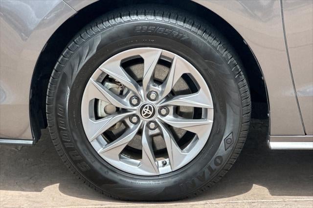 2022 Toyota Sienna XLE 8 Passenger