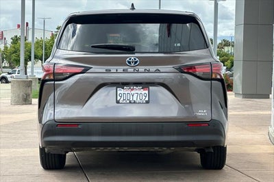 2022 Toyota Sienna XLE 8 Passenger