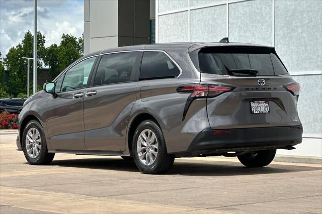 2022 Toyota Sienna XLE 8 Passenger