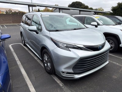 2024 Toyota Sienna XLE 8 Passenger
