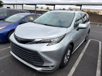 2024 Toyota Sienna XLE 8 Passenger
