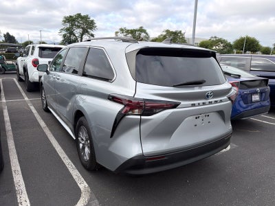 2024 Toyota Sienna XLE 8 Passenger