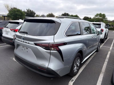 2024 Toyota Sienna XLE 8 Passenger