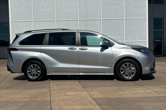 2024 Toyota Sienna XLE 8 Passenger