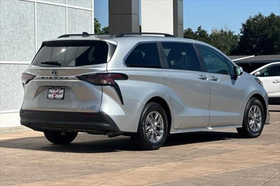 2024 Toyota Sienna XLE 8 Passenger