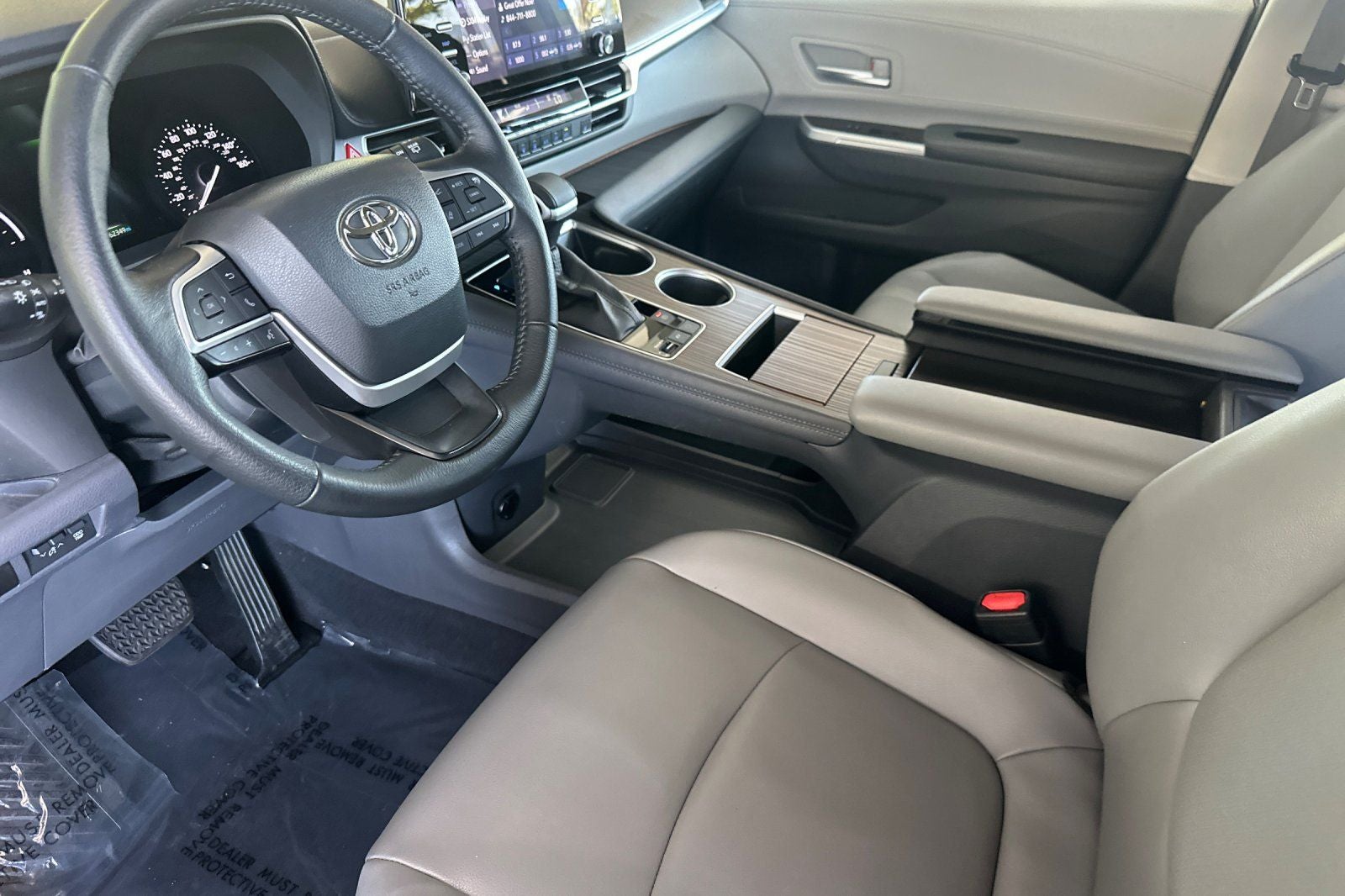 2022 Toyota Sienna XLE 8 Passenger