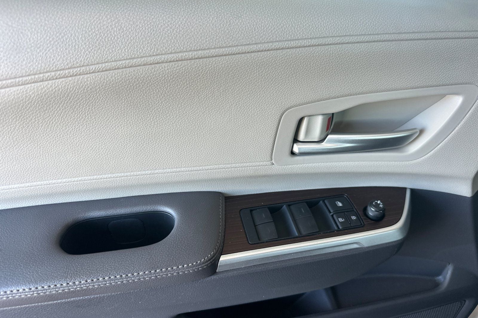 2022 Toyota Sienna XLE 8 Passenger