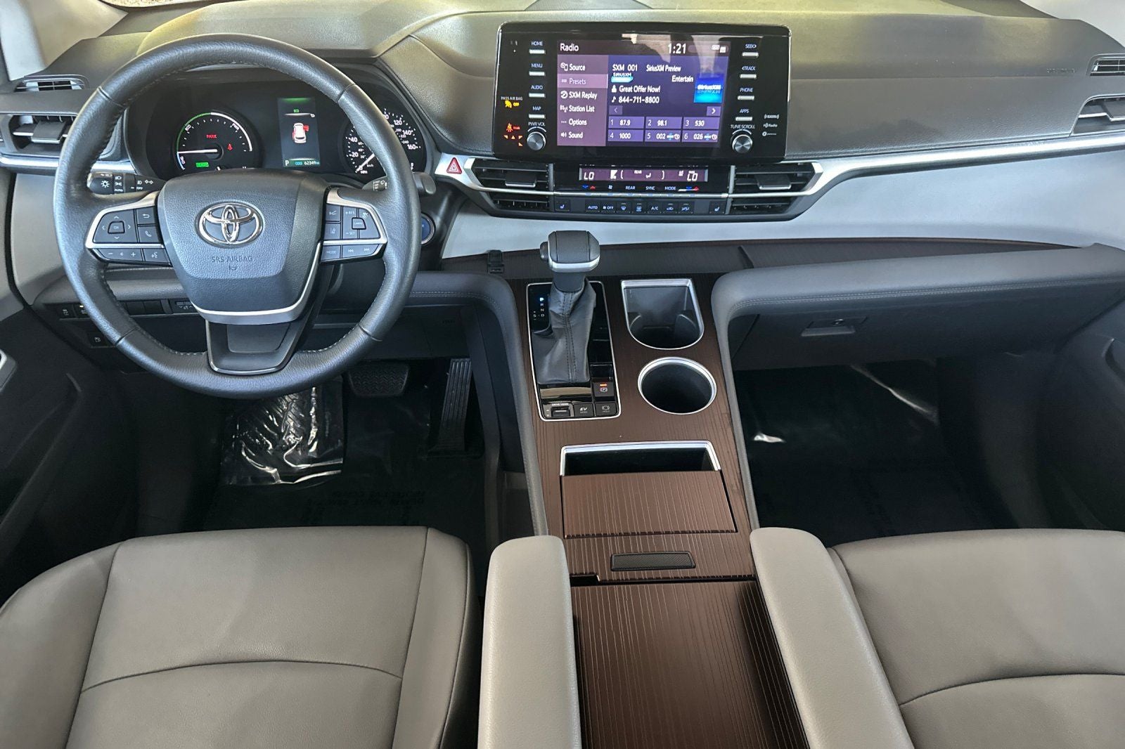 2022 Toyota Sienna XLE 8 Passenger