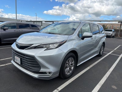 2022 Toyota Sienna XLE 8 Passenger