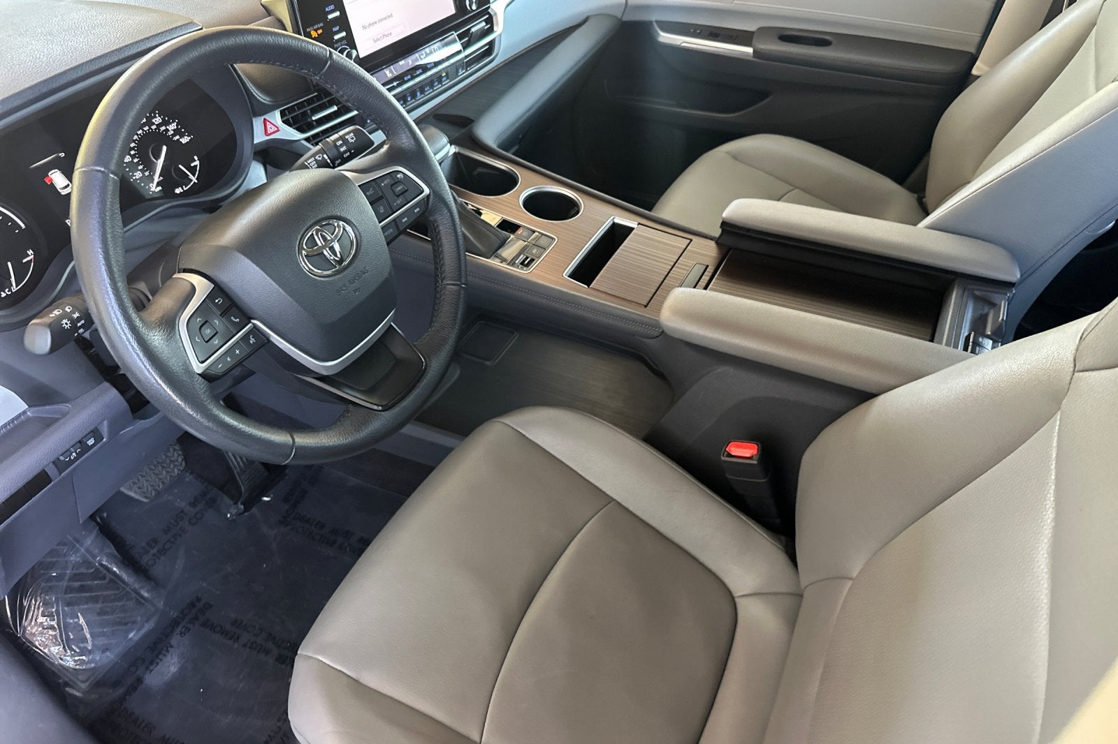 2024 Toyota Sienna XLE 8 Passenger
