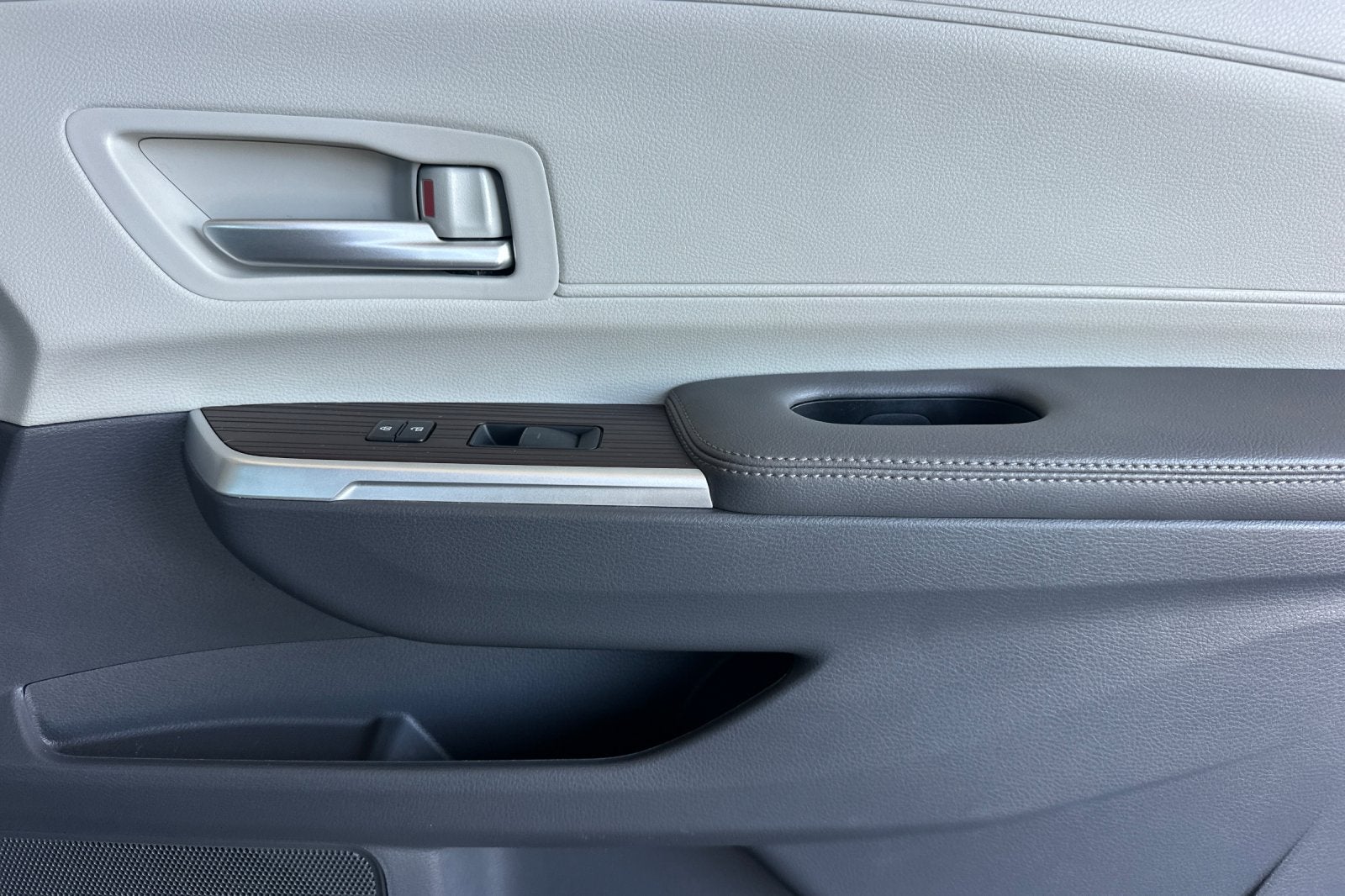 2024 Toyota Sienna XLE 8 Passenger
