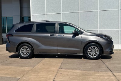 2024 Toyota Sienna XLE 8 Passenger