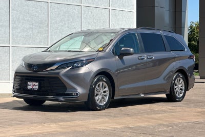 2024 Toyota Sienna XLE 8 Passenger