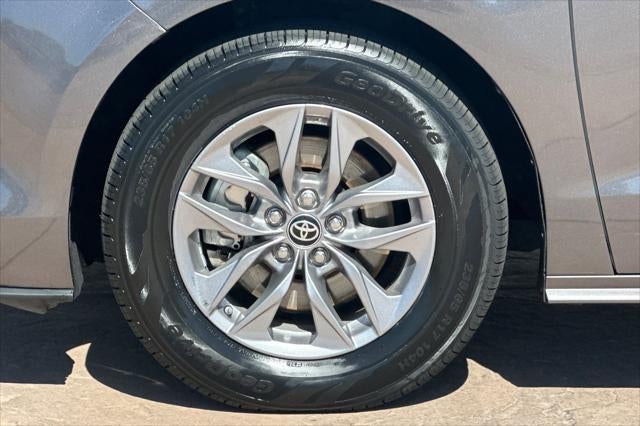 2024 Toyota Sienna XLE 8 Passenger