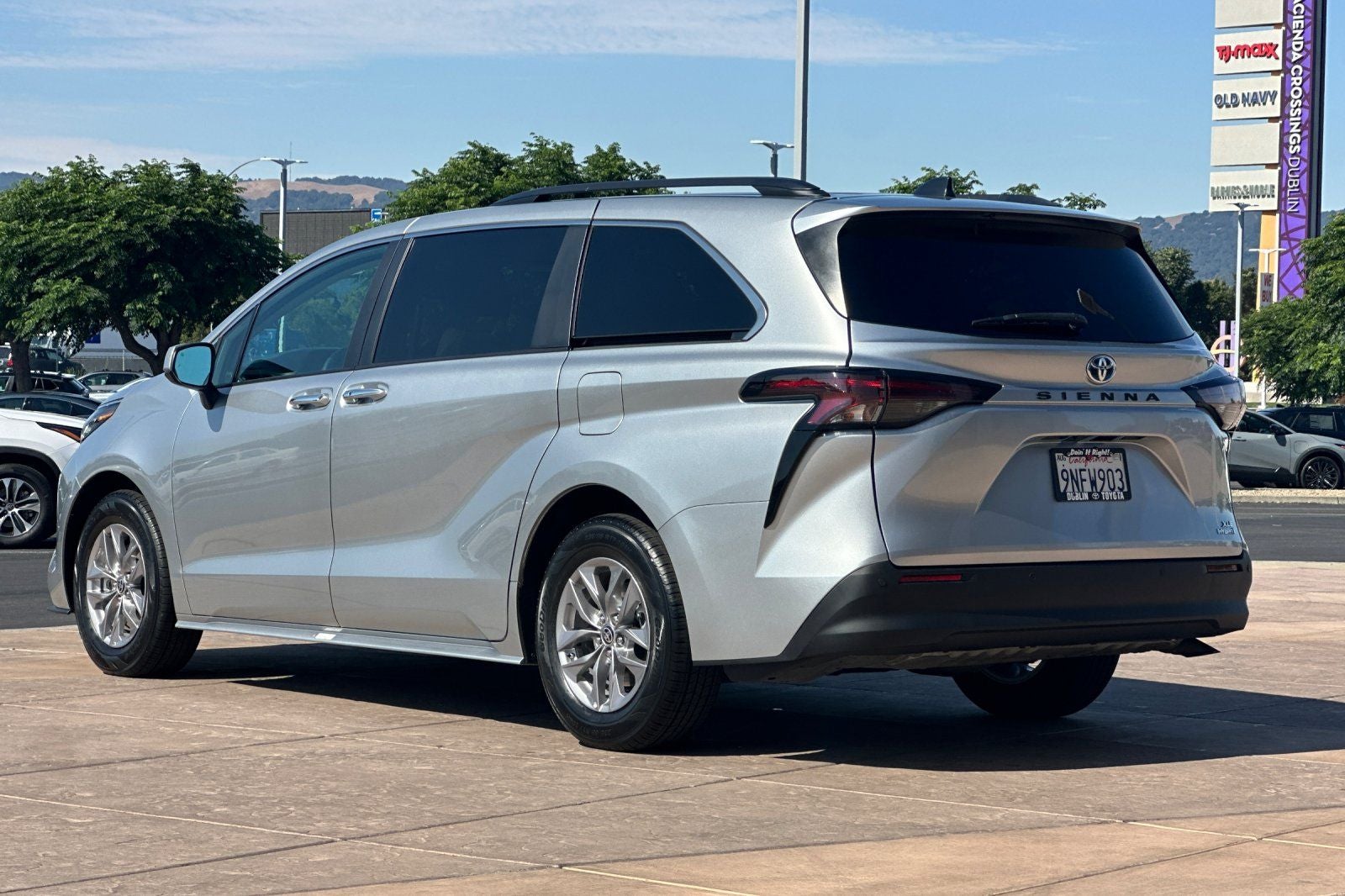 2024 Toyota Sienna XLE 8 Passenger
